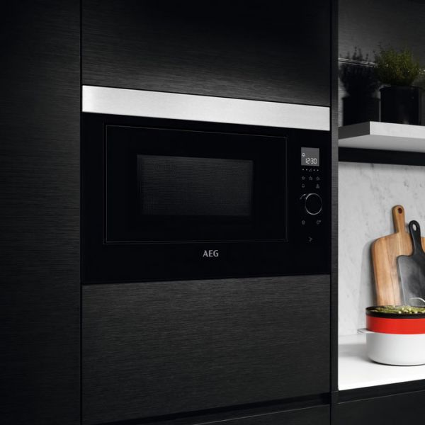 AEG 900W Integrated Microwave MBE2658SEM #2