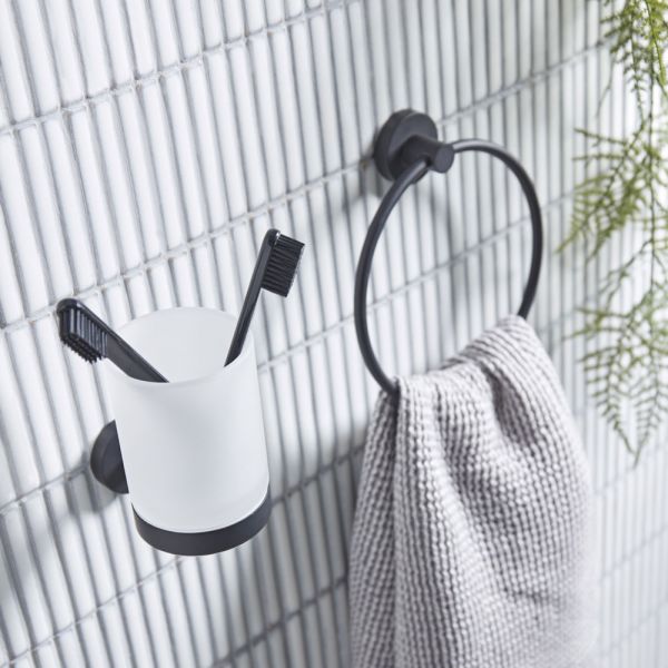 Roper Rhodes Capital Black Towel Ring #2